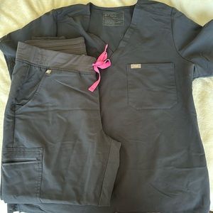 Grey figs size large scrub set☑️